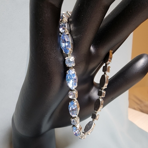 Vintage Weiss Two-tone Blue Rhinestone Bracelet Silver-Tone Mid-century 50s–60s - Picture 5 of 17
